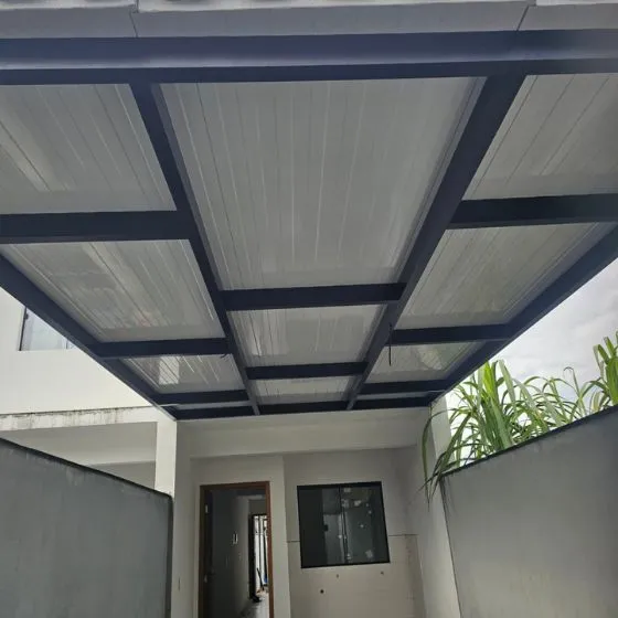 Garagem residencial com cobertura termoacústica