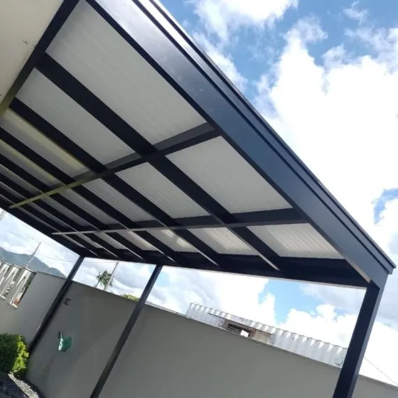 Ambiente confortável sob cobertura termoacústica