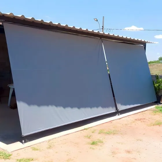 Toldo retrátil com lona limpa e tensionada