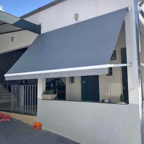 Toldo cortina com braço articulado