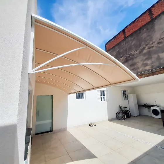 Toldo fixo instalado em fachada